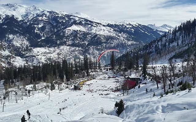 Manali Snow Escape image 2