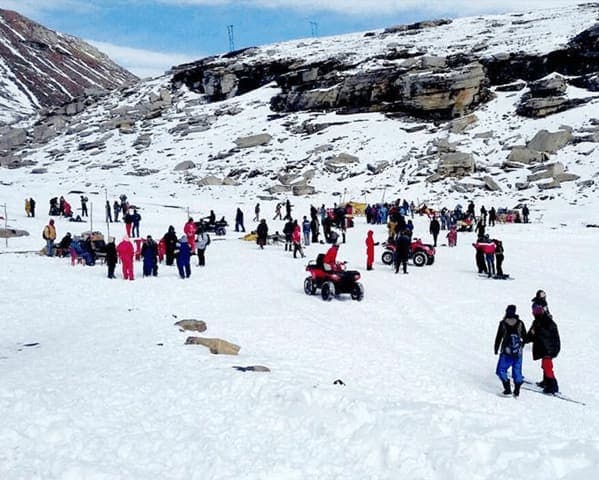 Manali Snow Escape image 3